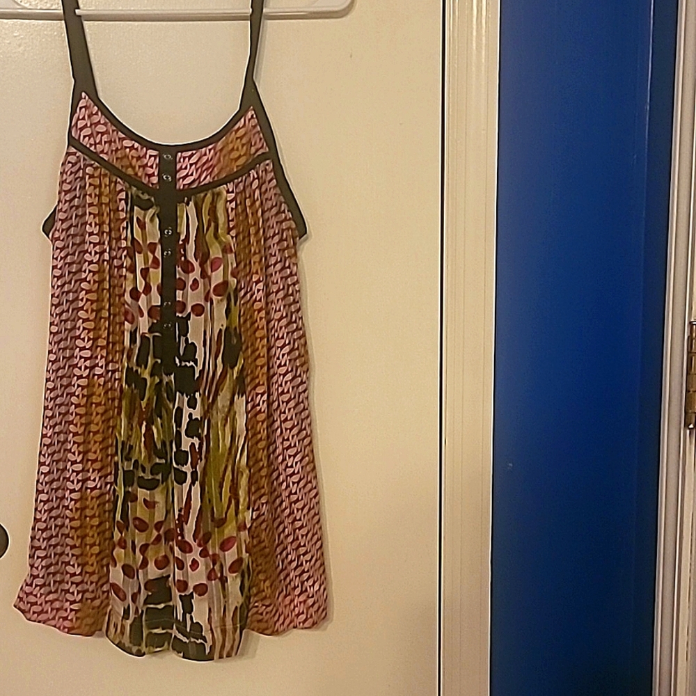 Lane Bryant womens shirt size 14 with adjustable straps.